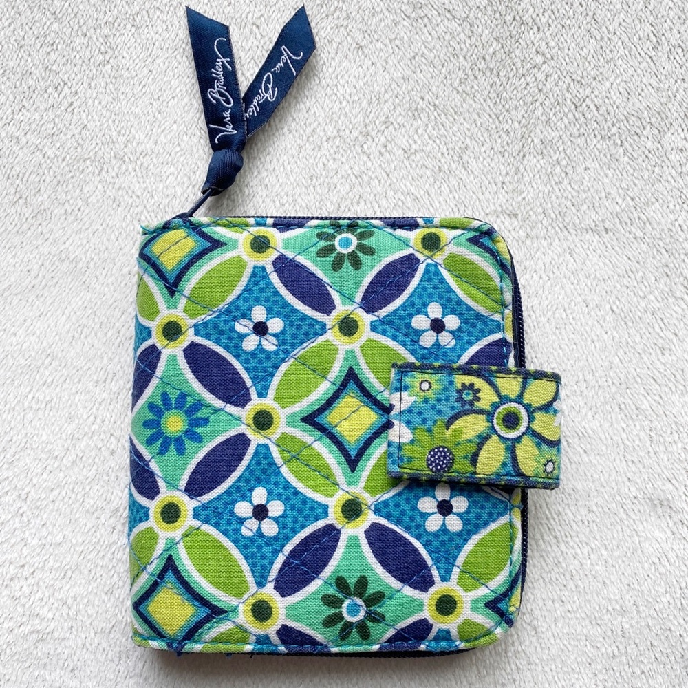 Vera Bradley Wallet Daisy Daisy Pattern